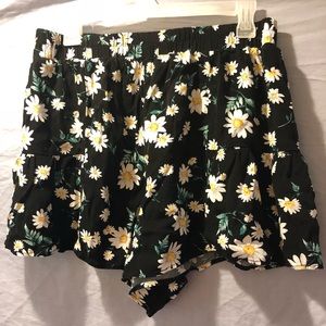 Slowly Daisy Shorts